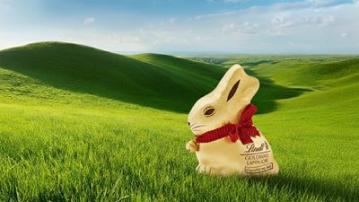 Lindt-Hase auf grüner Wiese